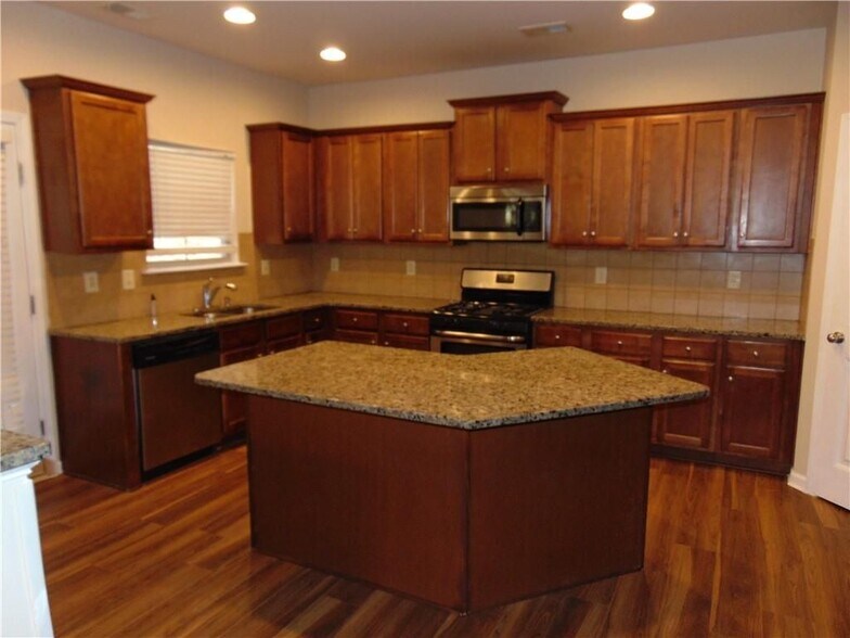 Building Photo - 1320 Napa Valley Dr SW