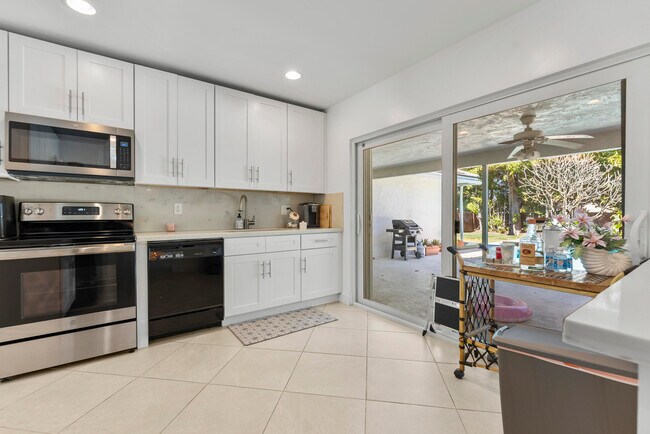 Building Photo - 401 NE 10th Terrace