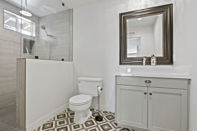 Building Photo - Lovely La Mirada Home
