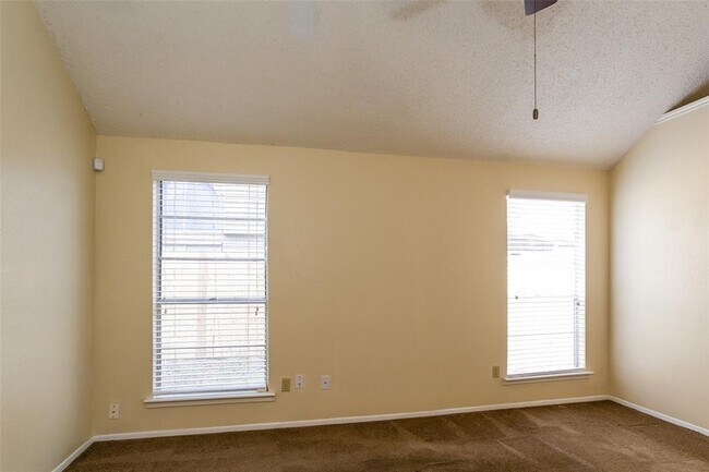 Building Photo - 1526 Rushworth Dr