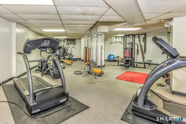 Building Photo - 91 Strawberry Hill Ave