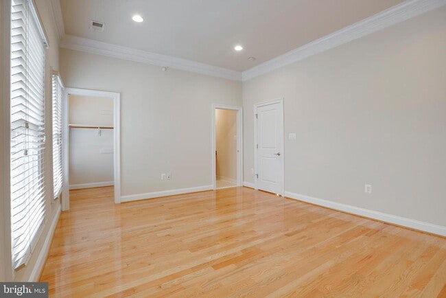Building Photo - 7025 Little Leaf Linden Ln