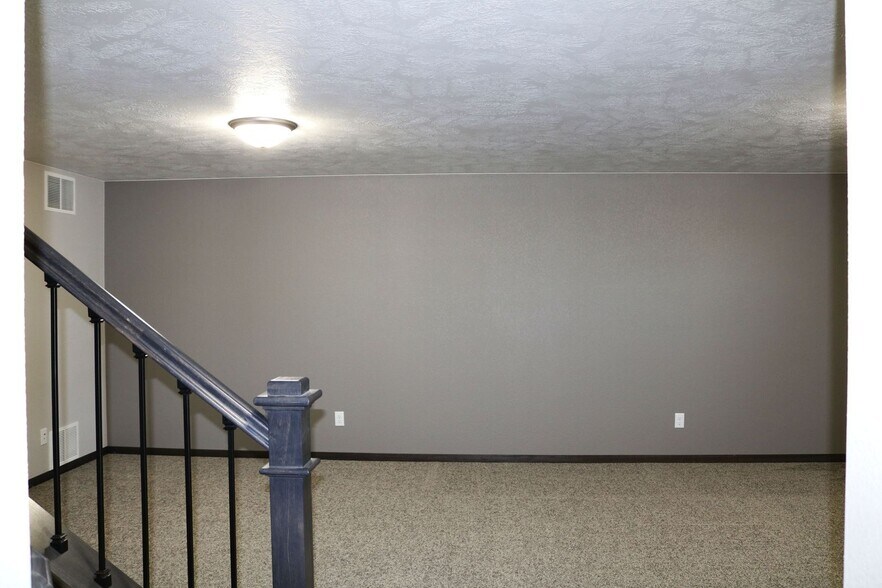 Building Photo - 3616 S Outfield Cir