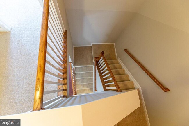 Building Photo - 427 Woodcrest Dr SE