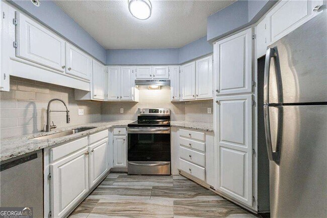 Building Photo - 27306 Plantation Dr NE