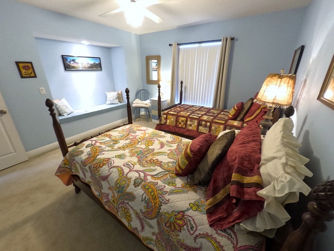 Building Photo - 998 Fay Dr