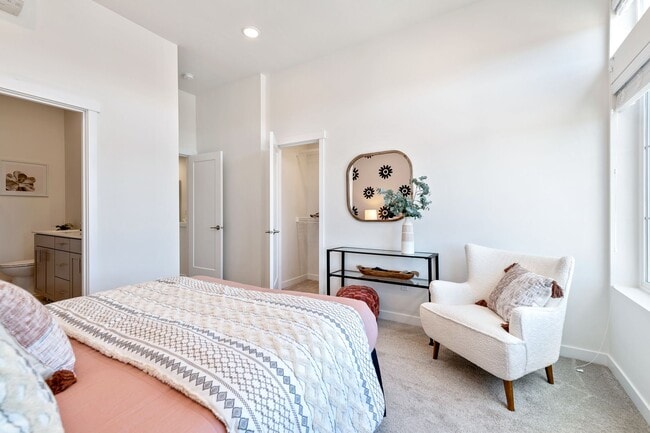 Building Photo - Spacious 3-Bedroom Townhome | 1,484 Sq Ft ...