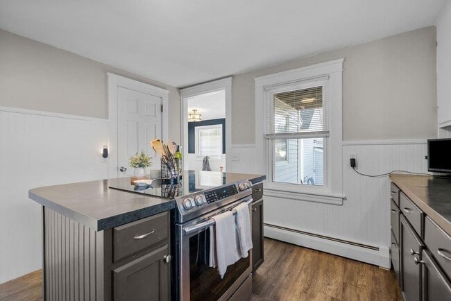 Building Photo - 5 Shippen Ave