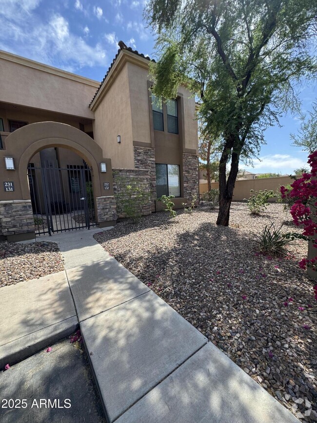 Building Photo - 7027 N Scottsdale Rd