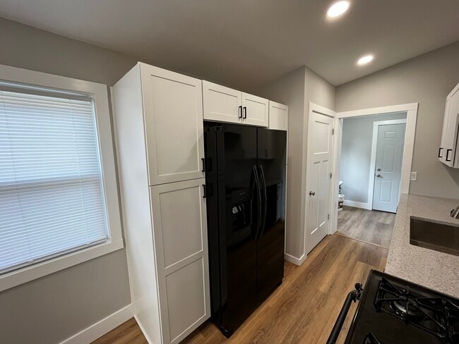 Building Photo - 54 Fontenelle St SE