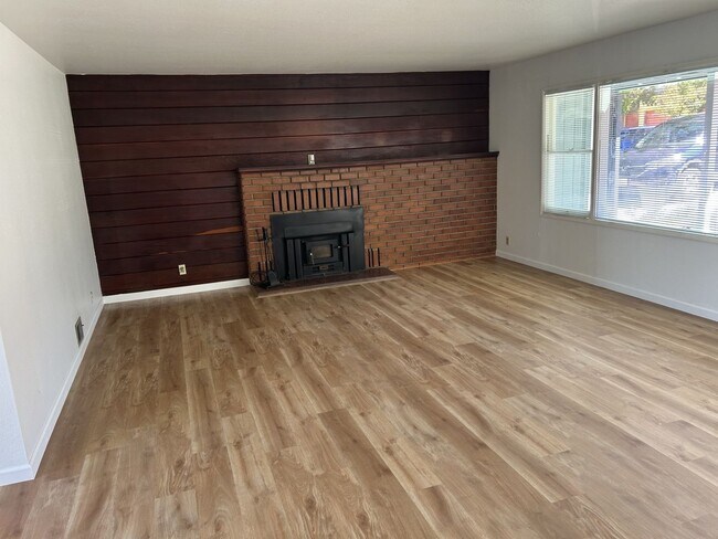 Building Photo - Beautiful 4 Bedroom, 2 Bath Eastside Vallejo Home