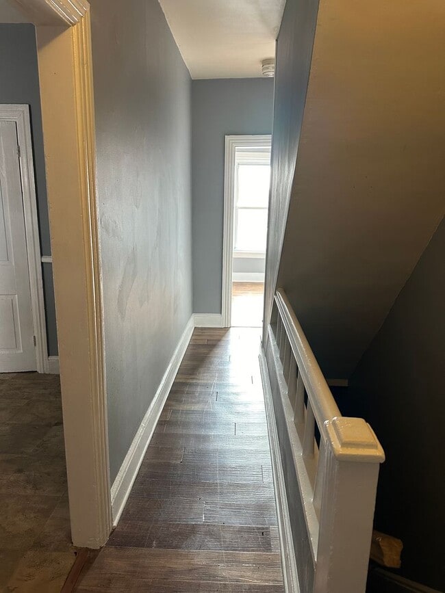 Building Photo - 809 Columbia Ave