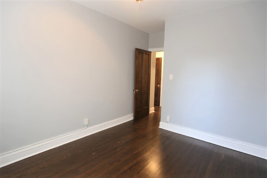 Building Photo - 5306 N Ashland Ave
