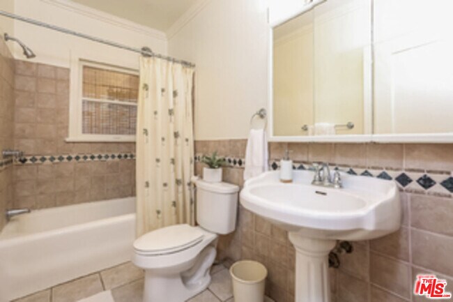 Building Photo - 1220 S Highland Ave