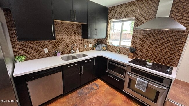 Building Photo - 5548 N 12th Ave