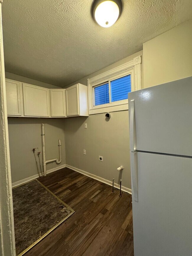 Building Photo - 1147 Heaton St