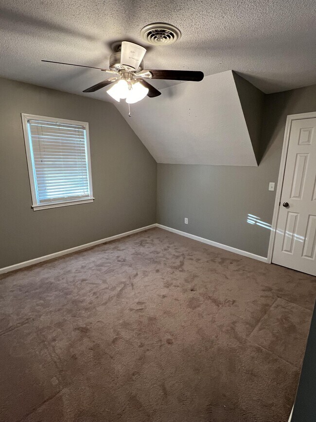 Building Photo - 503 Aspen Way
