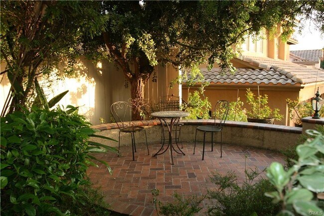 Building Photo - Exceptional 5 bedroom home in Aliso Viejo