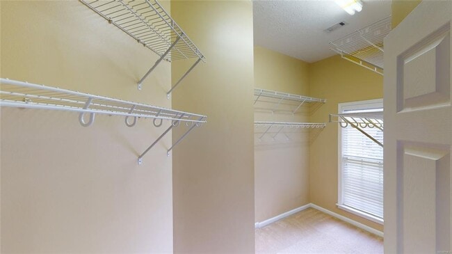 Building Photo - 615 Castle Brook Dr