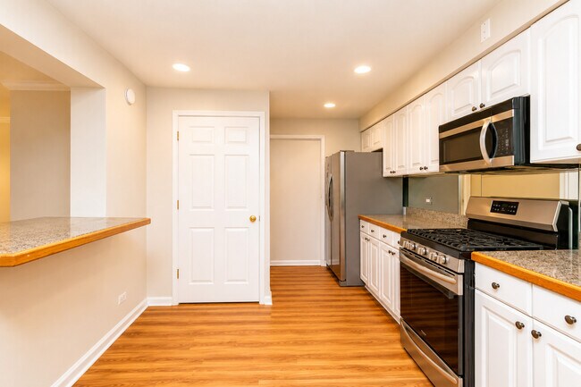 Building Photo - 1305 1st St
