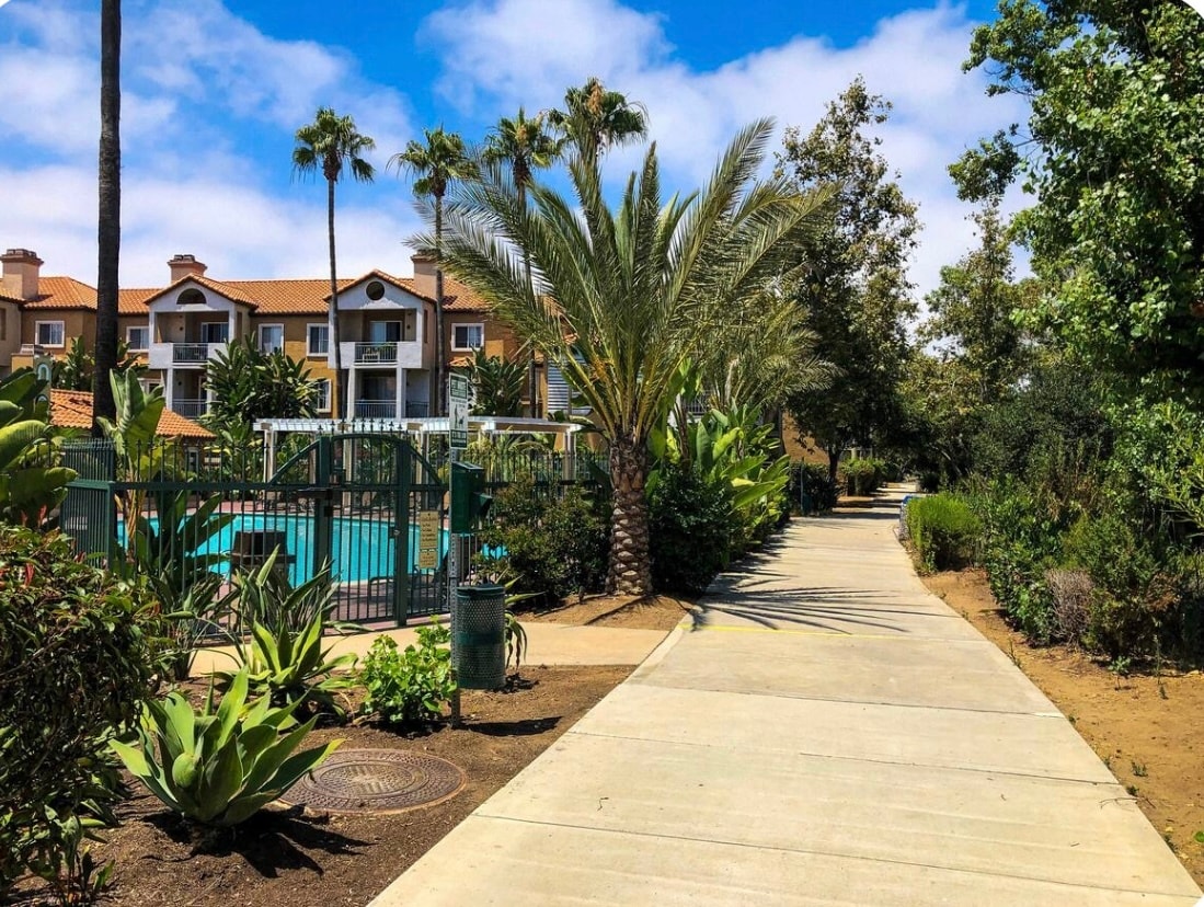 Building Photo - 2220 Camino de la Reina