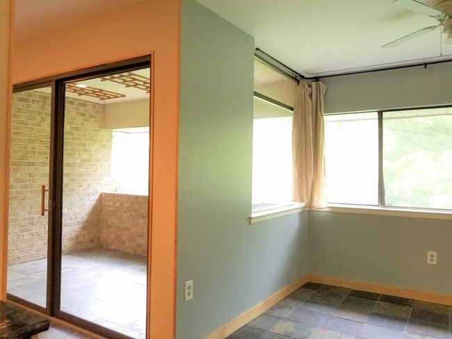 Building Photo - Extremely Well Maintained Second Level Condo Available mid-March!