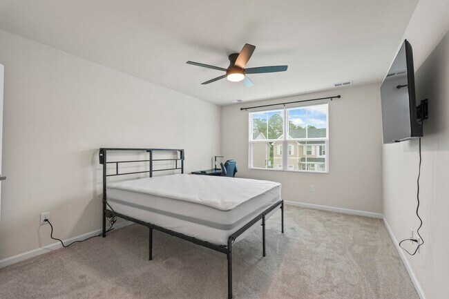 Building Photo - 338 Myrtle Mdws Dr