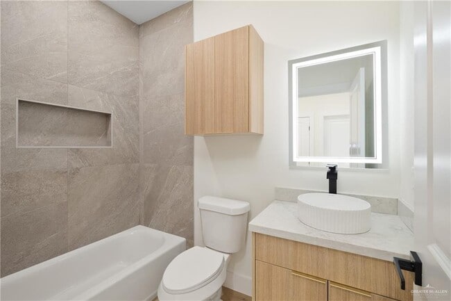 Building Photo - 19 S K Center St