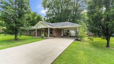 Building Photo - Charming Brick Home
