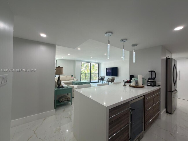 Building Photo - 1800 Collins Ave