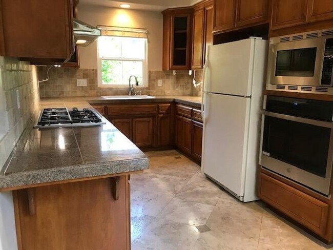 Building Photo - Charming Luxury Home Near Downtown Davis &...
