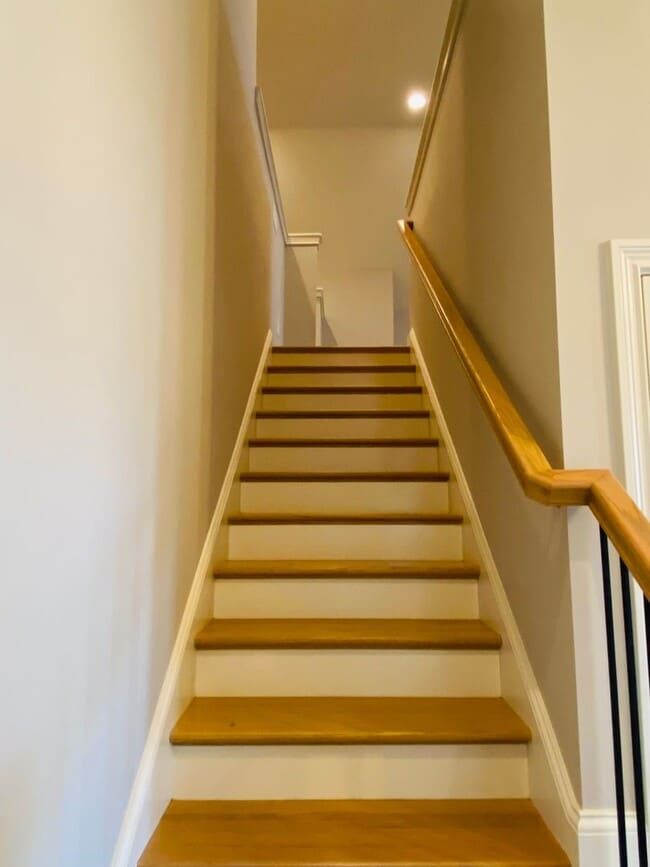 Building Photo - Luxury Home in Sango