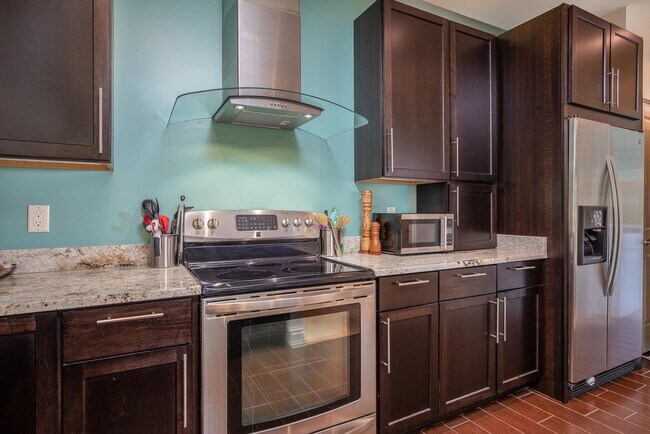 Building Photo - Charming Modern Home in Kenilworth