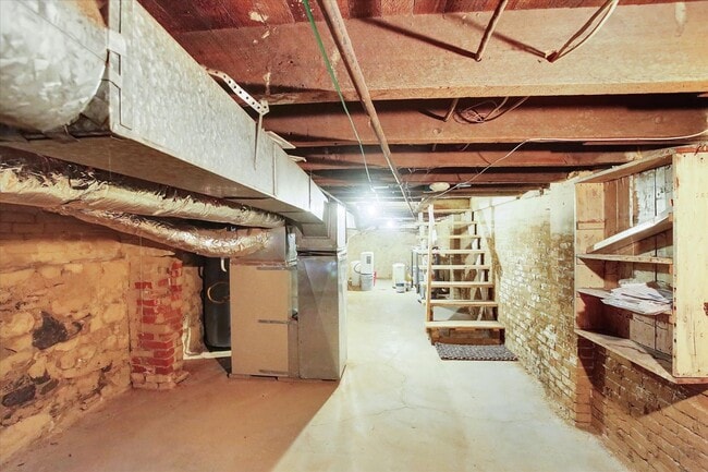 Building Photo - 1329 Green St