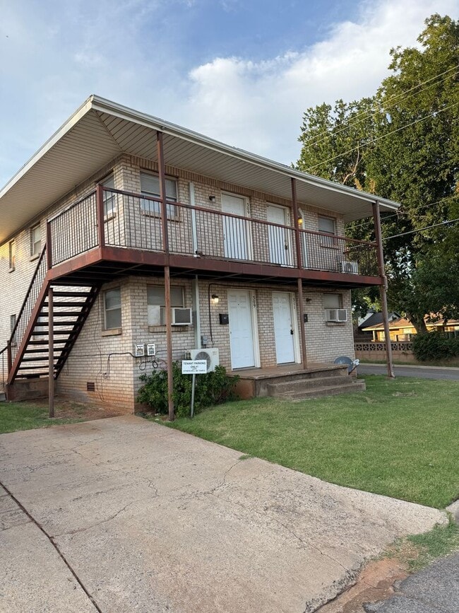 Building Photo - 1/2 block East of SWOSU