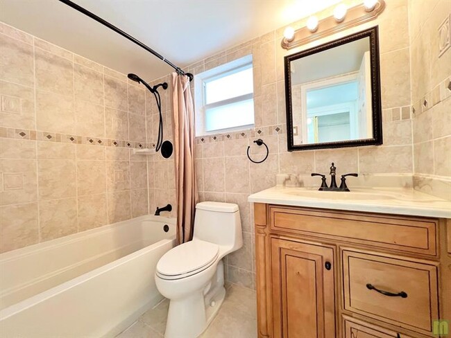Building Photo - 3318 NW 68th Ct