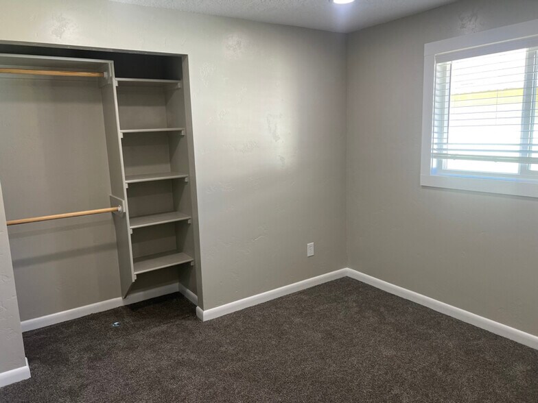 Building Photo - 1215 S Elder St