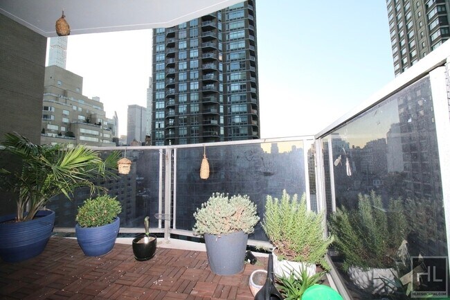 Building Photo - East 64th Street