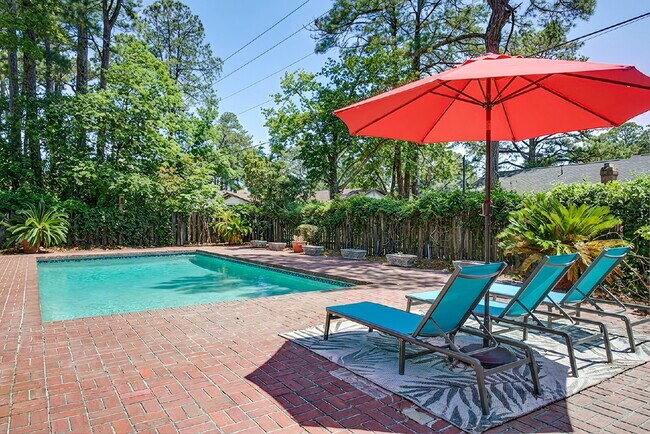 Building Photo - 5 Dorchester Ct