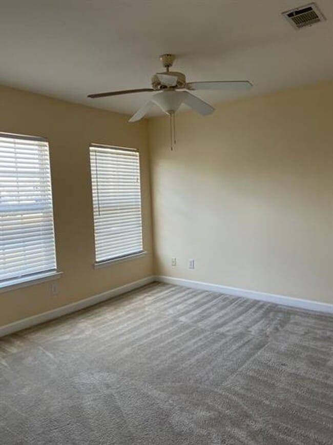Building Photo - 3 Bed/ 2.5 Bath Home very close to Fort Stewart gate seven!!
