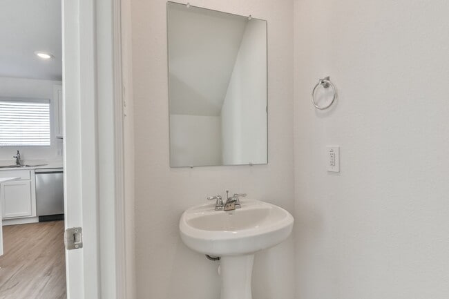 Building Photo - Immaculate 4 bedroom home in Becker Fields!