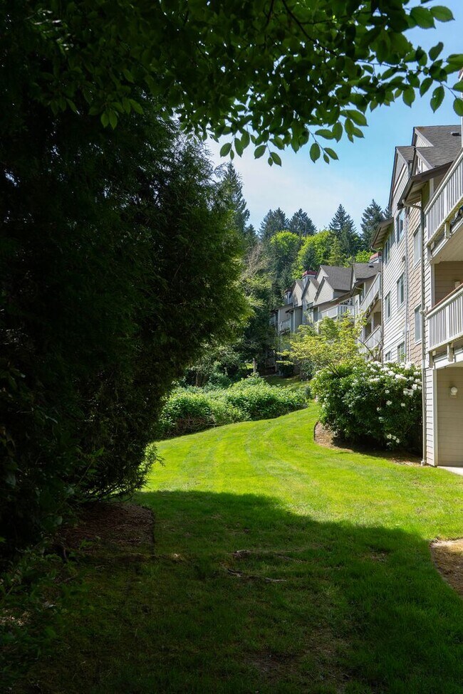Building Photo - 3Bd/2Ba Issaquah Condo