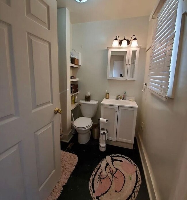 Building Photo - 5BR - Walk to Campus!
