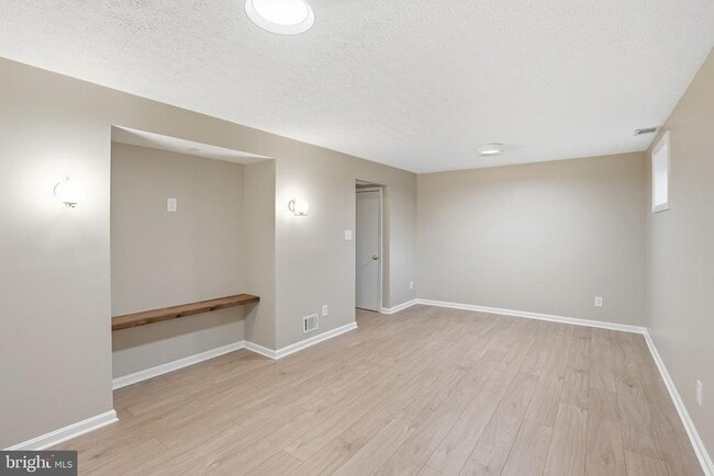 Building Photo - 9100 Omar Ct