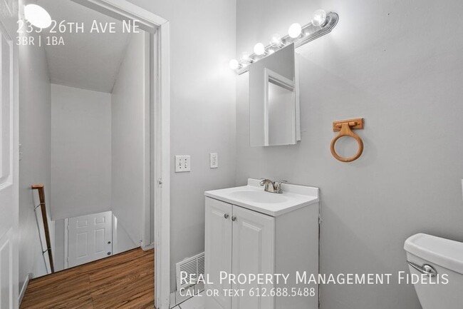 Building Photo - 233 26th Ave NE