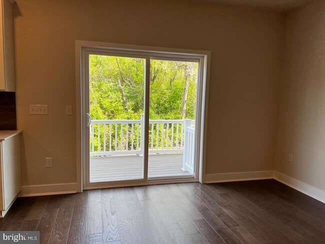 Building Photo - 327 Foundry St