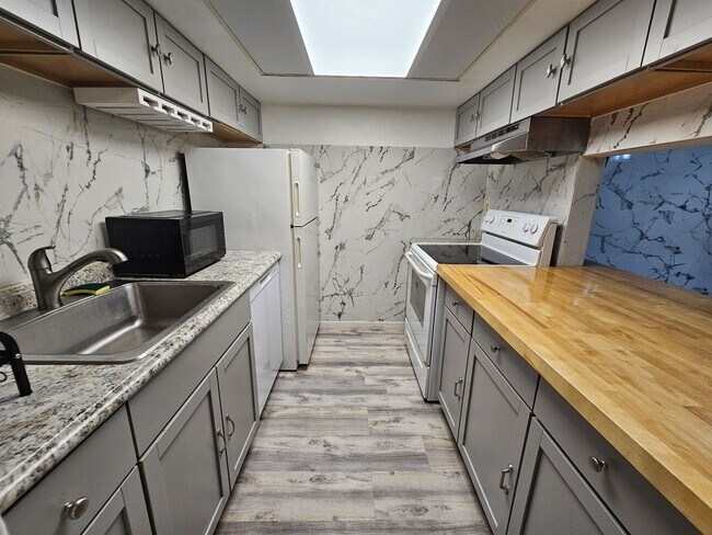 Building Photo - Available NOW: Updated 2 Bedroom Apartment in Bridgeville