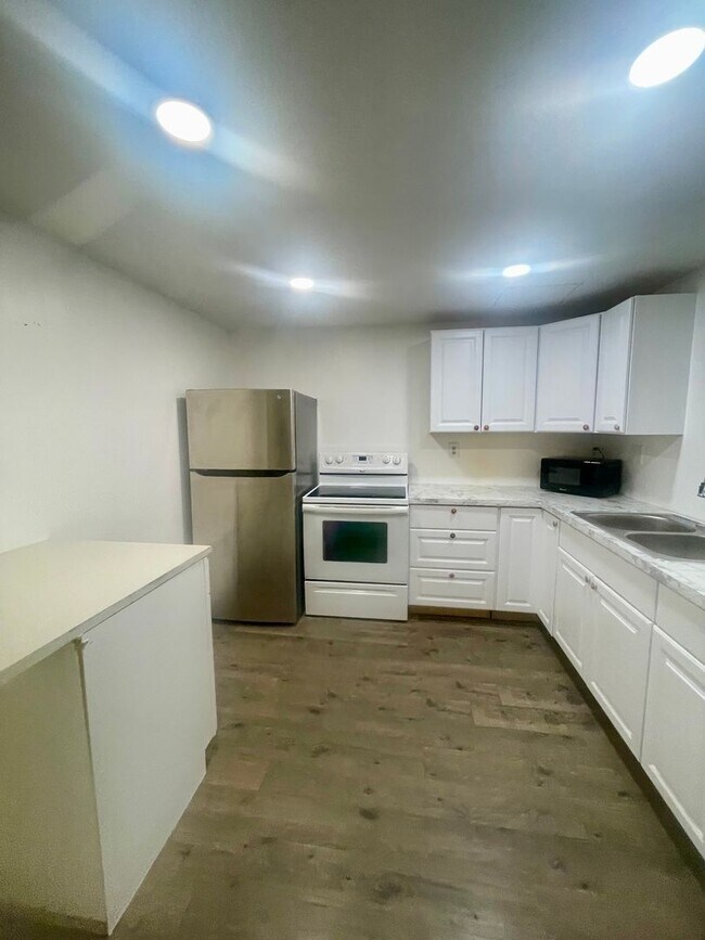 Building Photo - On an acre in Palmer! 4 bedrooms/3 bathrooms Oversized 2car garage PLUS additional shop! Addition...