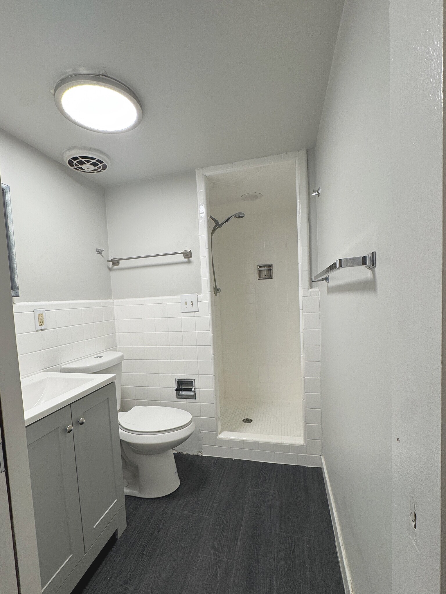 Building Photo - 1145 Fenmore Dr