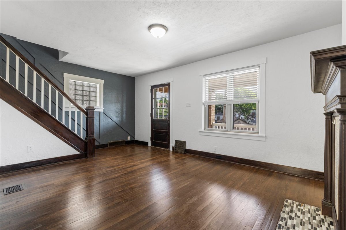 Building Photo - 2816 Clermont Ave